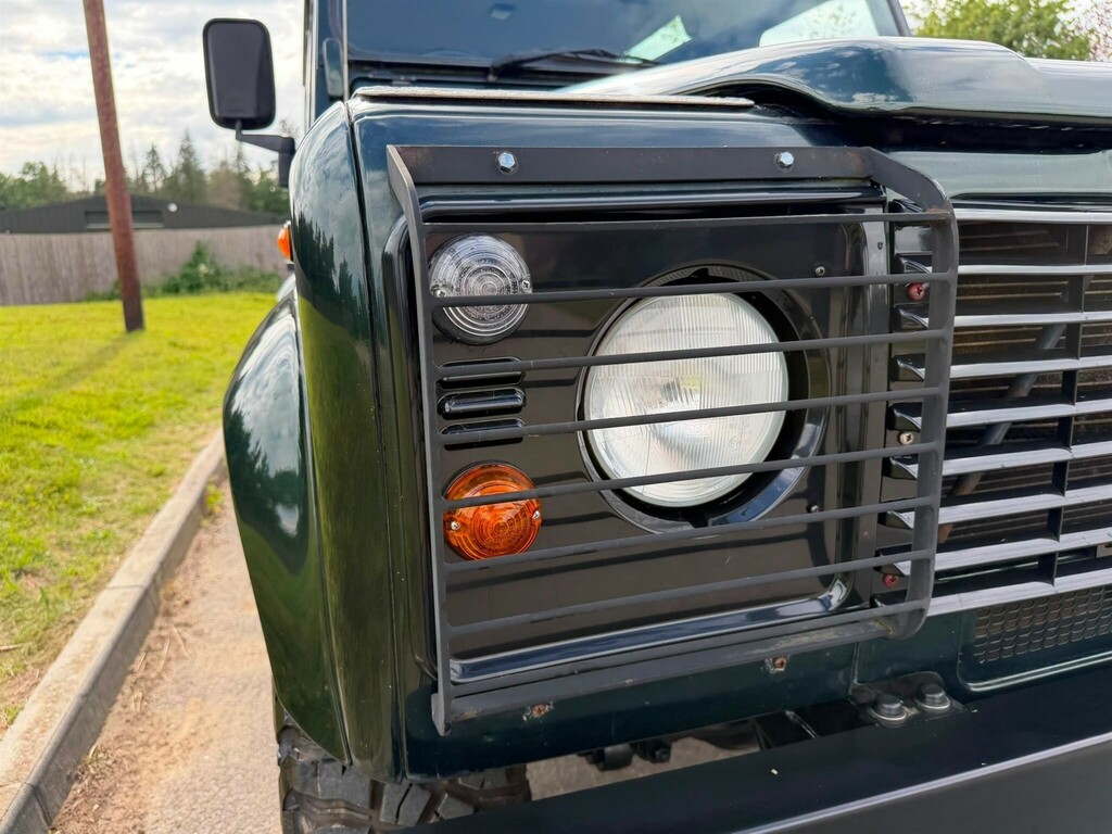 Land Rover Defender 90 Hard-top Td5 Green #38