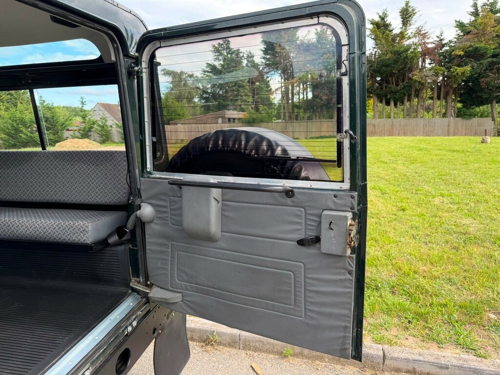 Land Rover Defender 90 Hard-top Td5 Green #27