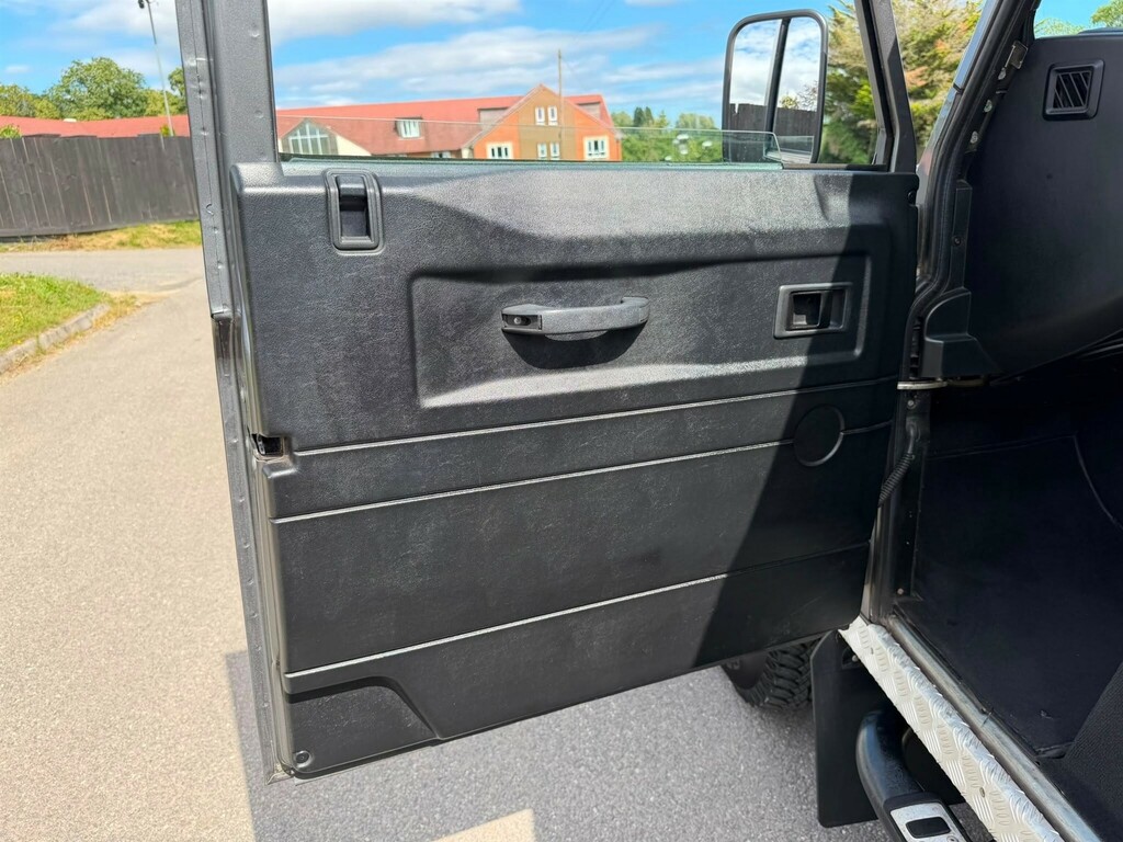 Land Rover Defender 90 90 Defender Must Be Black #40
