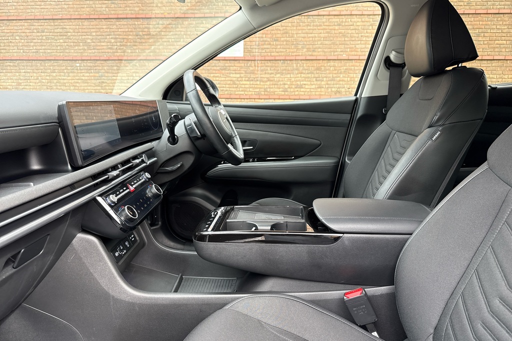Hyundai Tucson Premium White #6