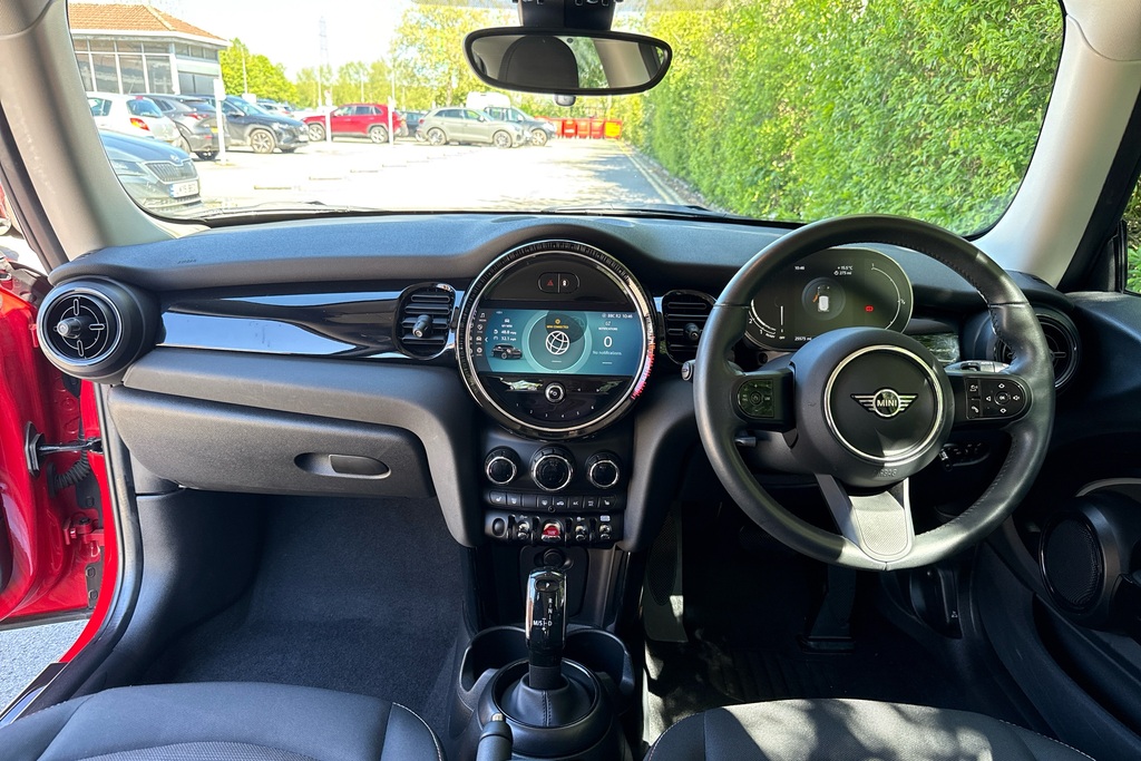 Mini Hatch 1.5 Cooper Classic BL73LGW Red #3