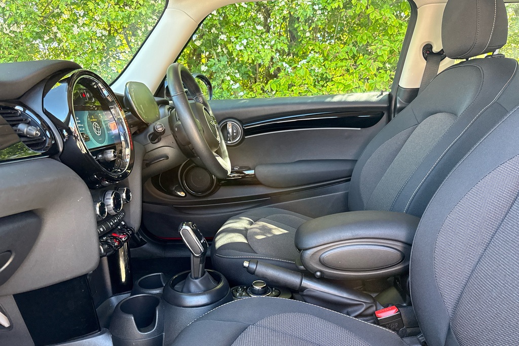 Mini Hatch 1.5 Cooper Classic BL73LGW Red #6