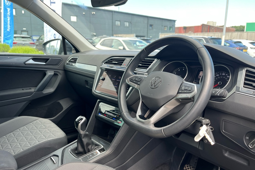 Volkswagen Tiguan 1.5 Tsi 150 Life Black #6