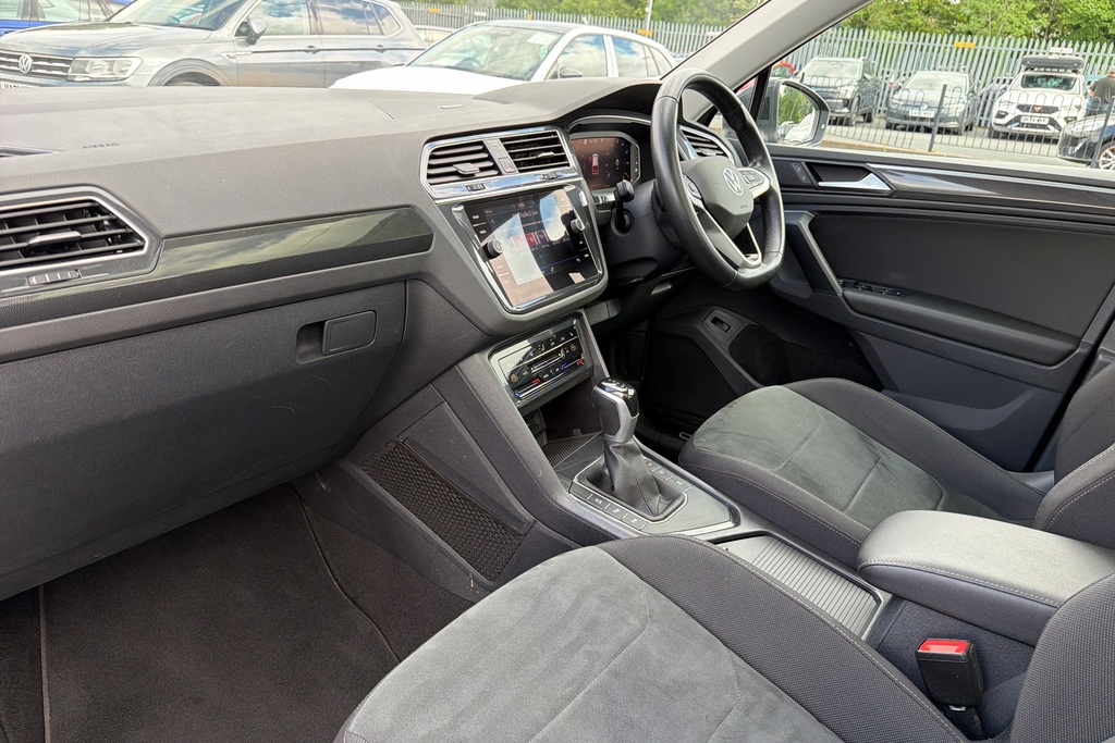 Volkswagen Tiguan 1.5 Tsi 150 Elegance Dsg YF22BZU Grey #2