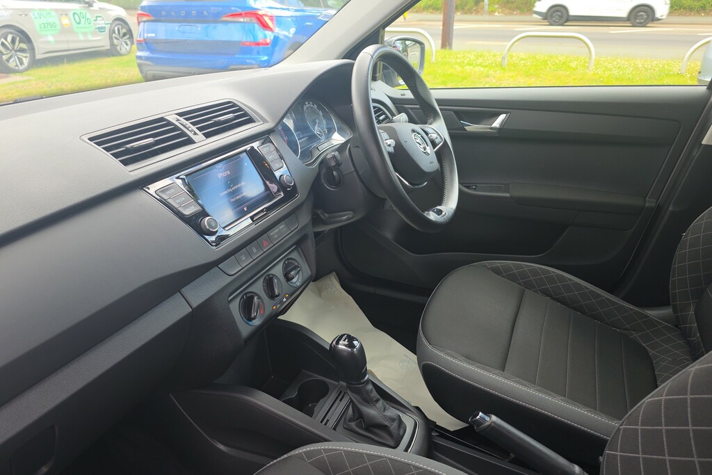 Skoda Fabia 1.0 Tsi Colour Edition Dsg HY71OUO White #2