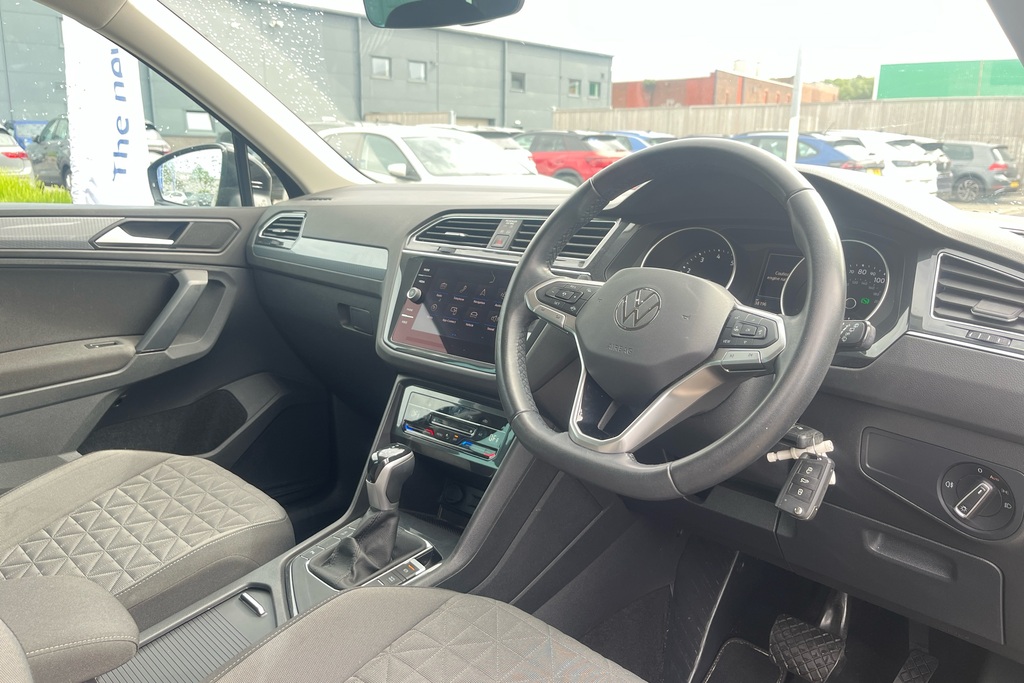 Volkswagen Tiguan 1.5 Tsi 150 Life Dsg PN72YHS Black #6