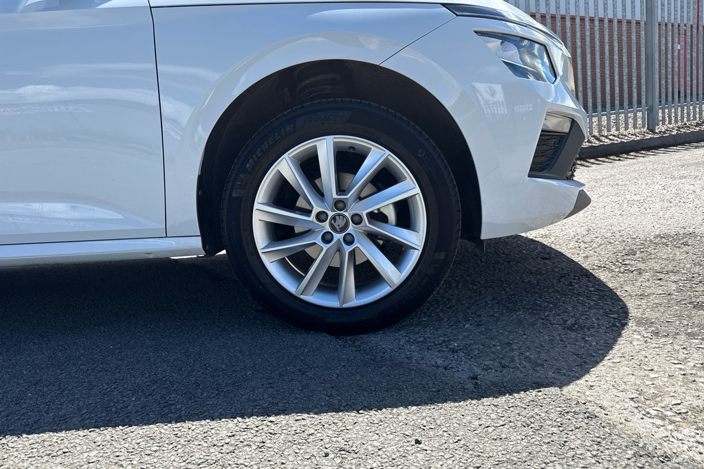 Skoda Kamiq 1.0 Tsi Se Edition GD25EWV White #5