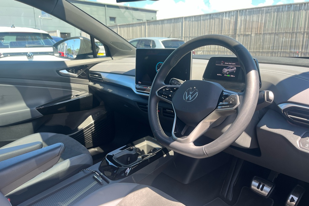 Volkswagen ID.4 210Kw Match Pro 77Kwh PK75NDG Black #6