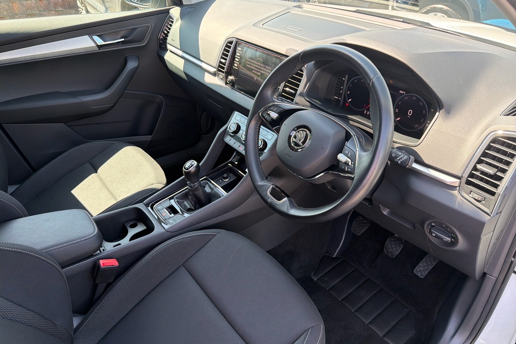 Skoda Karoq 1.5 Tsi Se Drive White #6