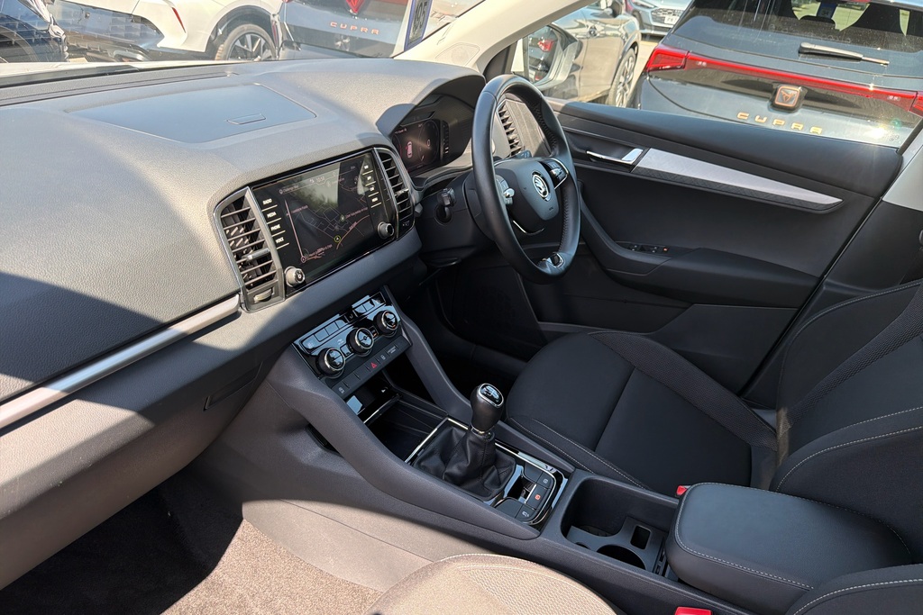 Skoda Karoq 1.5 Tsi Se Drive White #2