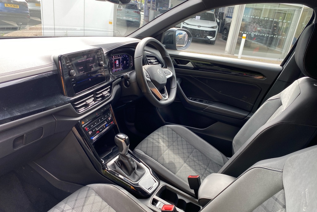 Volkswagen T-Roc 1.5 Tsi Black Edition Dsg BJ25WOR Black #2