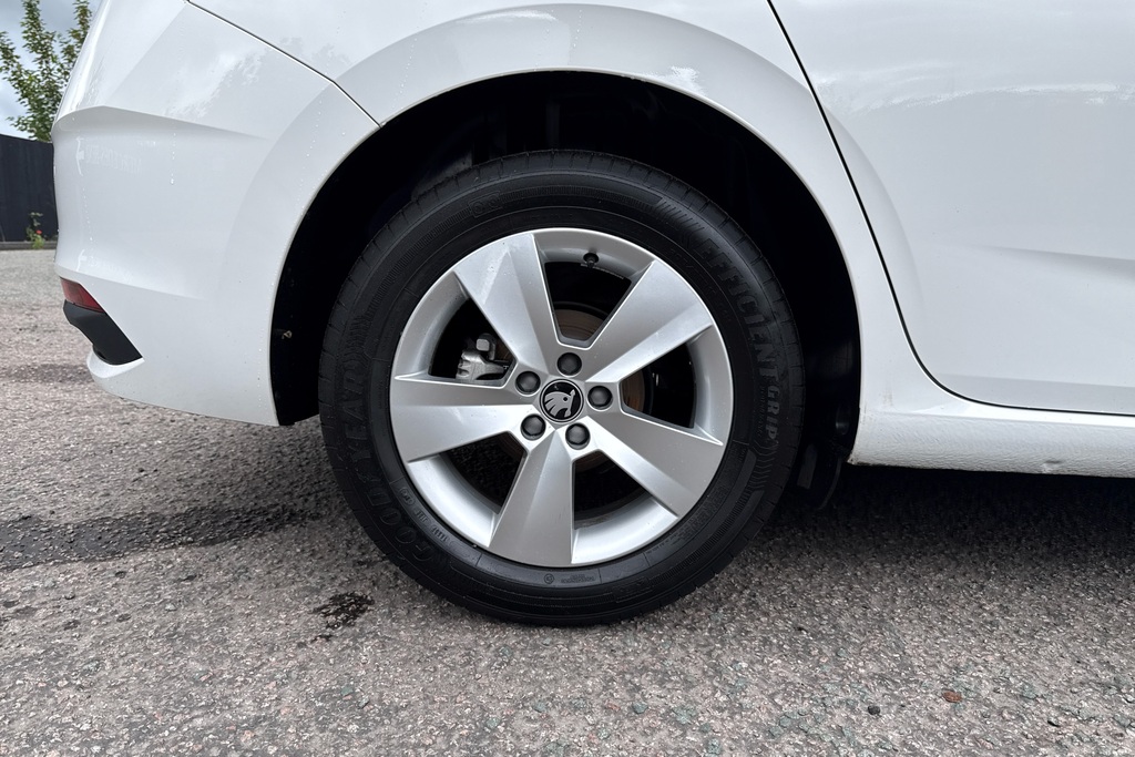 Skoda Scala 1.0 Tsi 116 Se Edition KM75RCU White #5