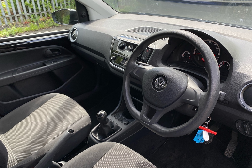 Volkswagen Up 1.0 Take Up Black #6