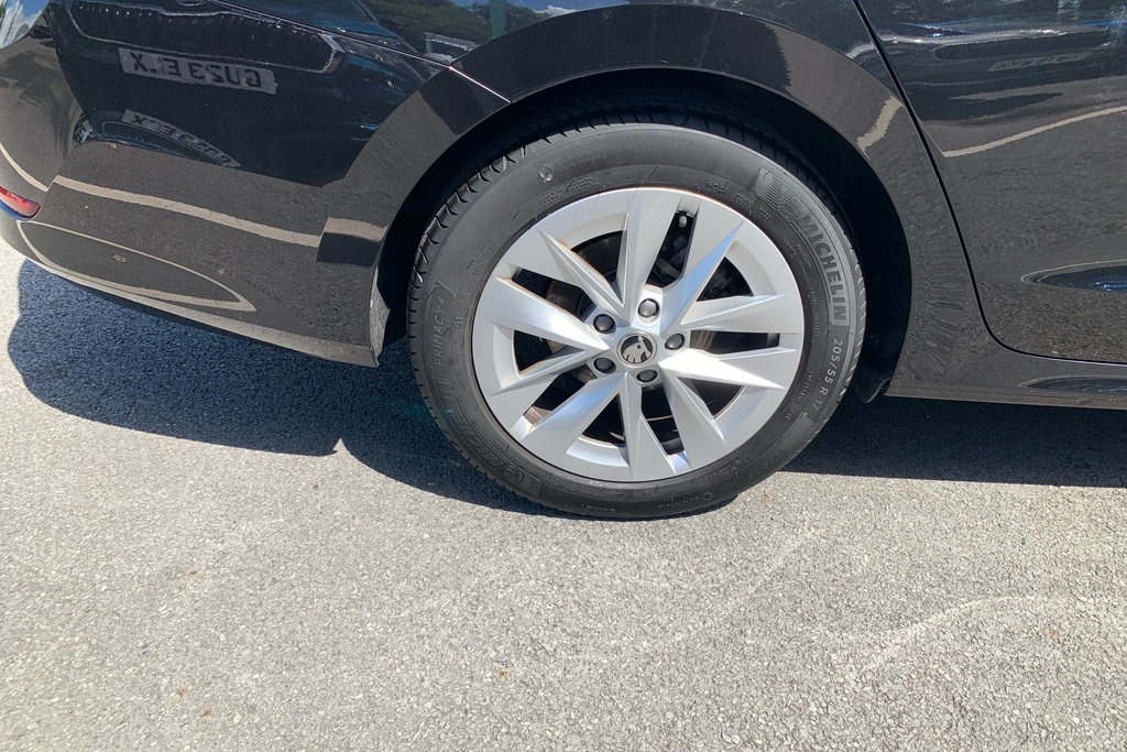 Skoda Octavia 2.0 Tdi 150 Se L Dsg Black #5