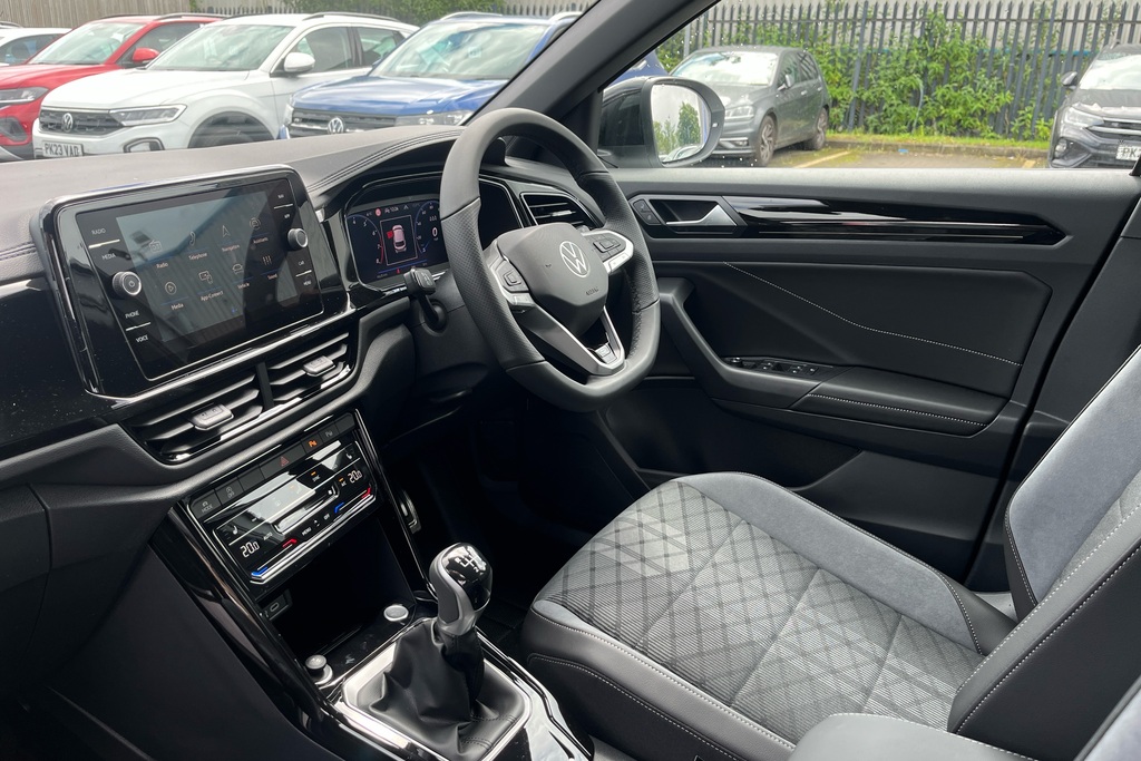 Volkswagen T-Roc 1.5 Tsi Black Edition Plus PK26WDL Black #2