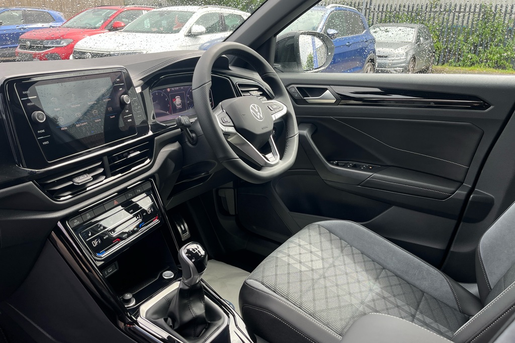 Volkswagen T-Roc 1.5 Tsi Black Edition Plus PK26VJG Black #2