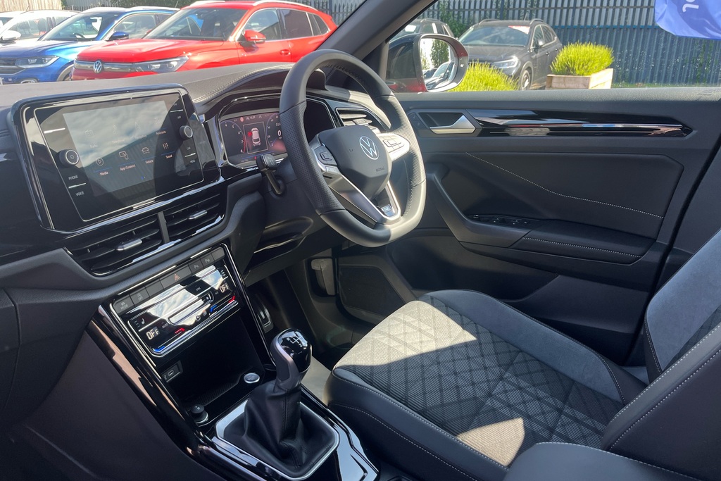 Volkswagen T-Roc 1.5 Tsi Black Edition Plus PK26WPZ Red #2