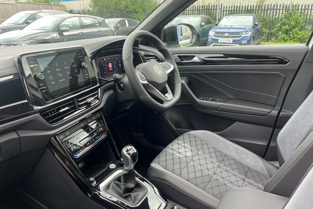 Volkswagen T-Roc 1.5 Tsi Black Edition Plus PK26VGV Black #2