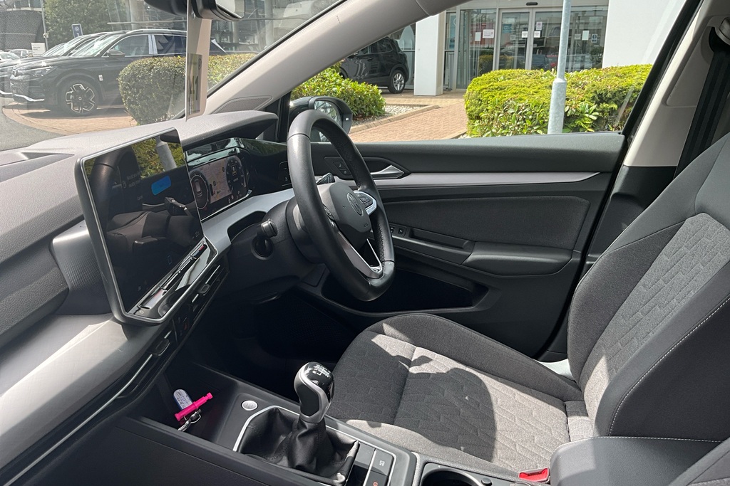 Volkswagen Golf 1.5 Tsi Match BV74EJX Black #2