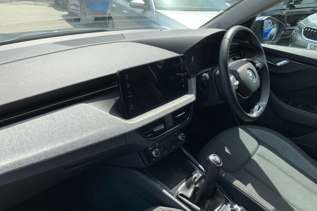 Skoda Kamiq 1.0 Tsi 95 Se Edition YE74KZG Grey #2