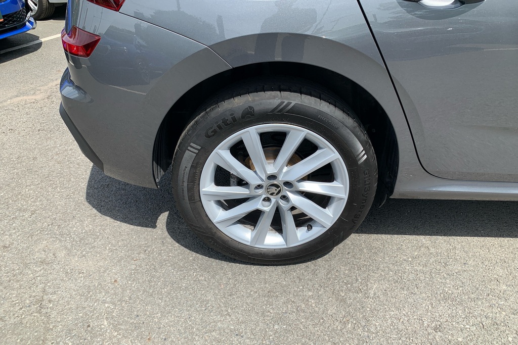 Skoda Kamiq 1.0 Tsi 95 Se Edition YE74KZG Grey #5
