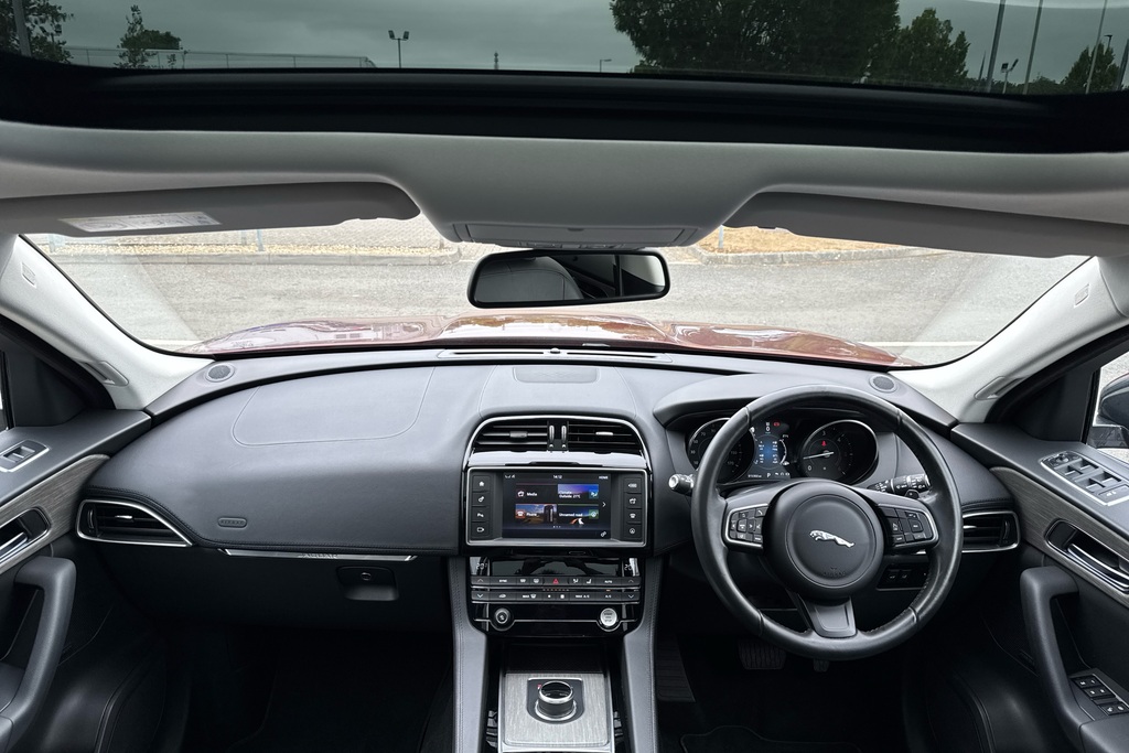 Jaguar F-Pace 2.0D Portfolio Awd Red #3