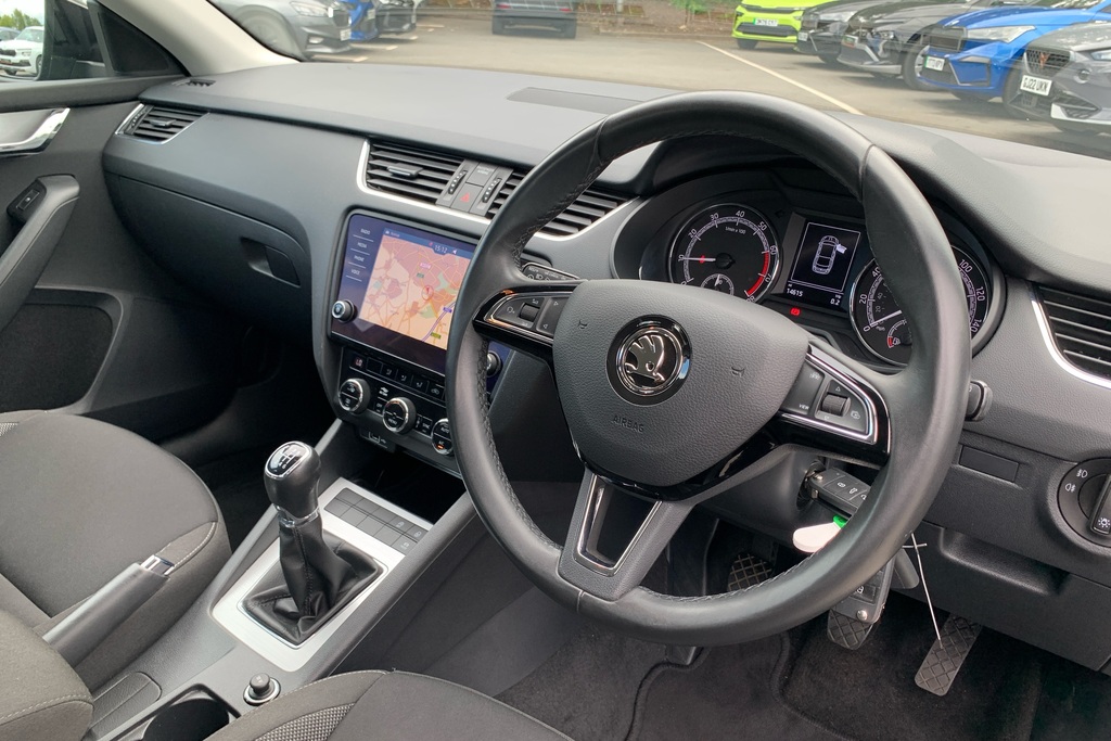 Skoda Octavia 1L Se Technology Black #6