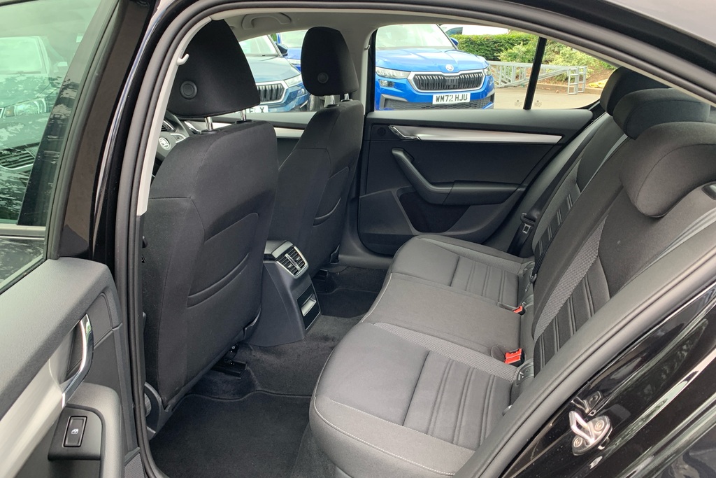Skoda Octavia 1L Se Technology Black #8