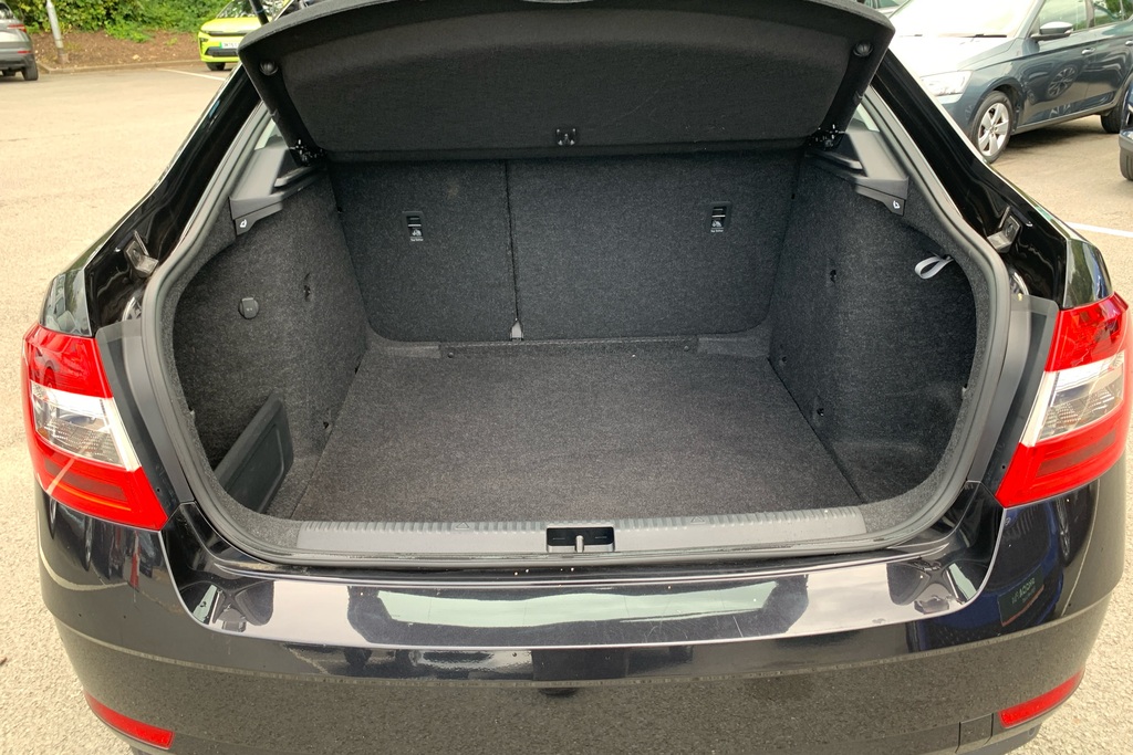 Skoda Octavia 1L Se Technology Black #10
