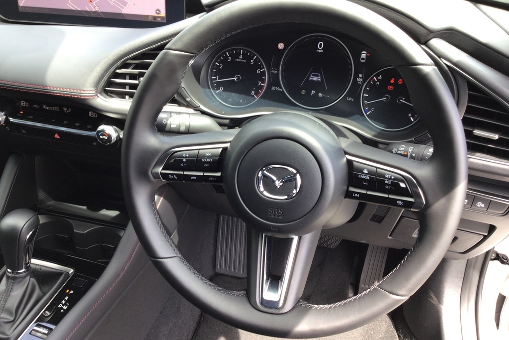 Mazda 3 2.5 E-skyactiv G Mhev 140 Homura Red #25