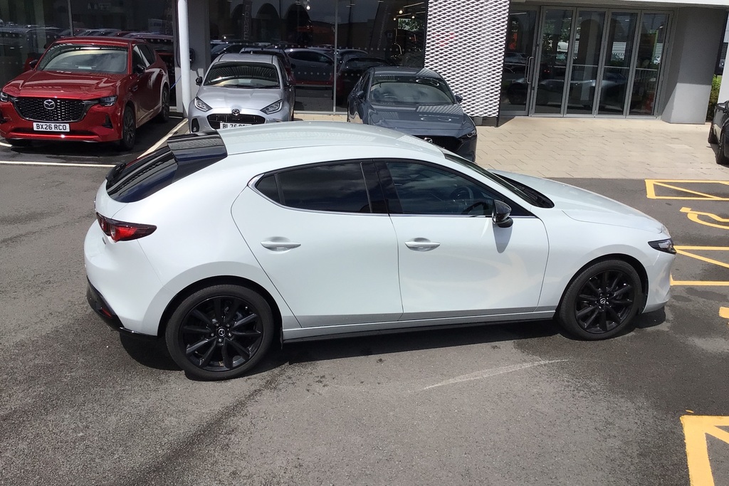 Mazda 3 2.5 E-skyactiv G Mhev 140 Homura Red #41