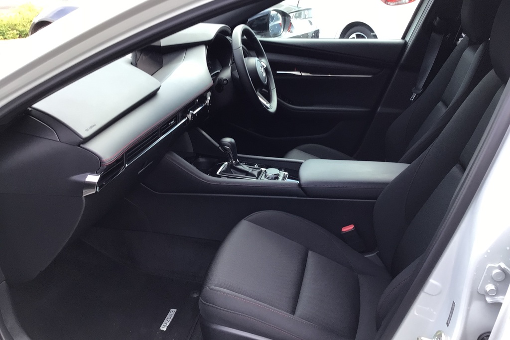 Mazda 3 2.5 E-skyactiv G Mhev 140 Homura Red #15