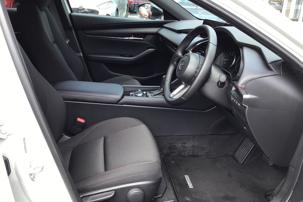 Mazda 3 2.5 E-skyactiv G Mhev 140 Homura Red #16