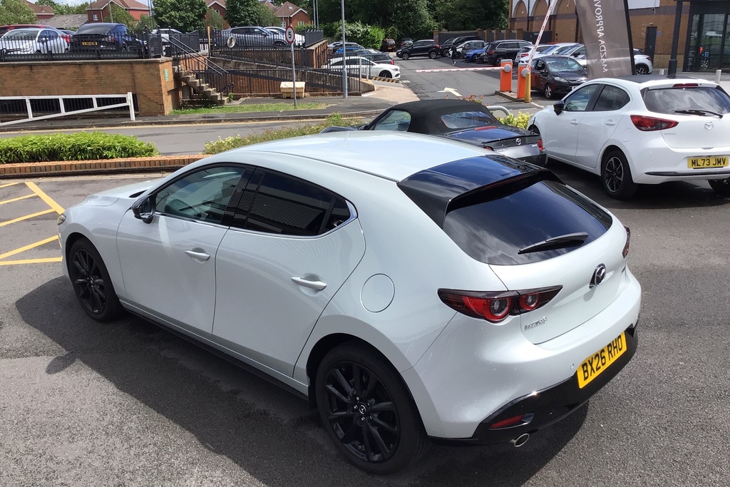 Mazda 3 2.5 E-skyactiv G Mhev 140 Homura Red #30