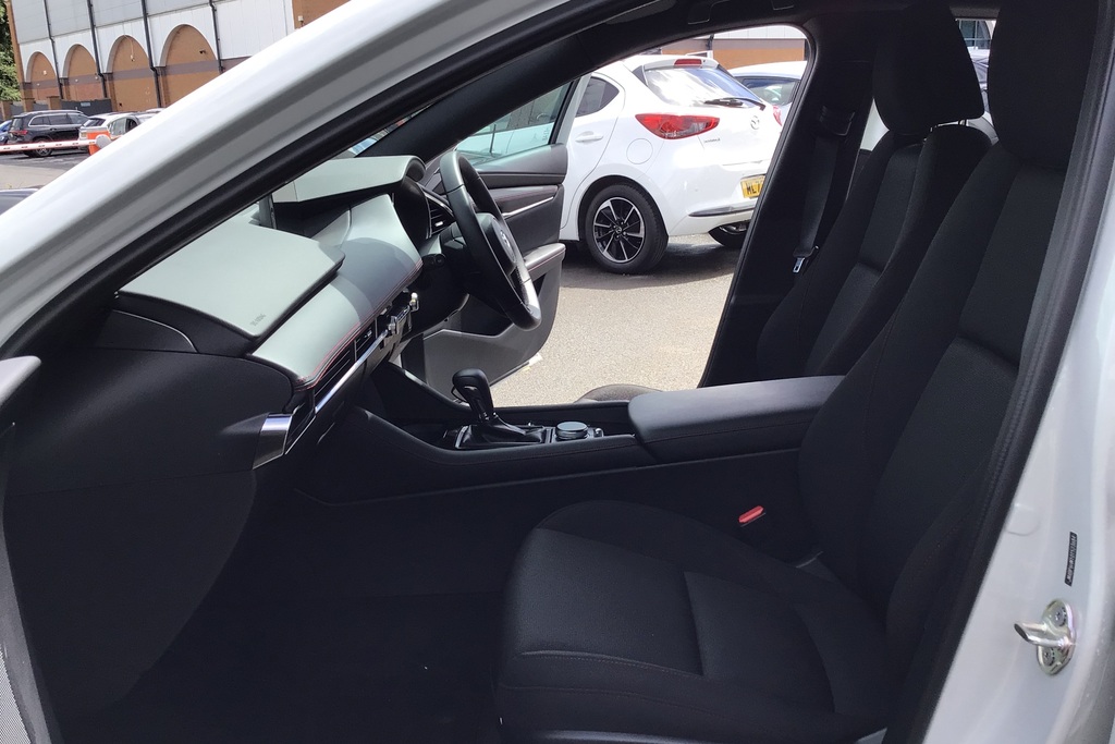 Mazda 3 2.5 E-skyactiv G Mhev 140 Homura Red #6