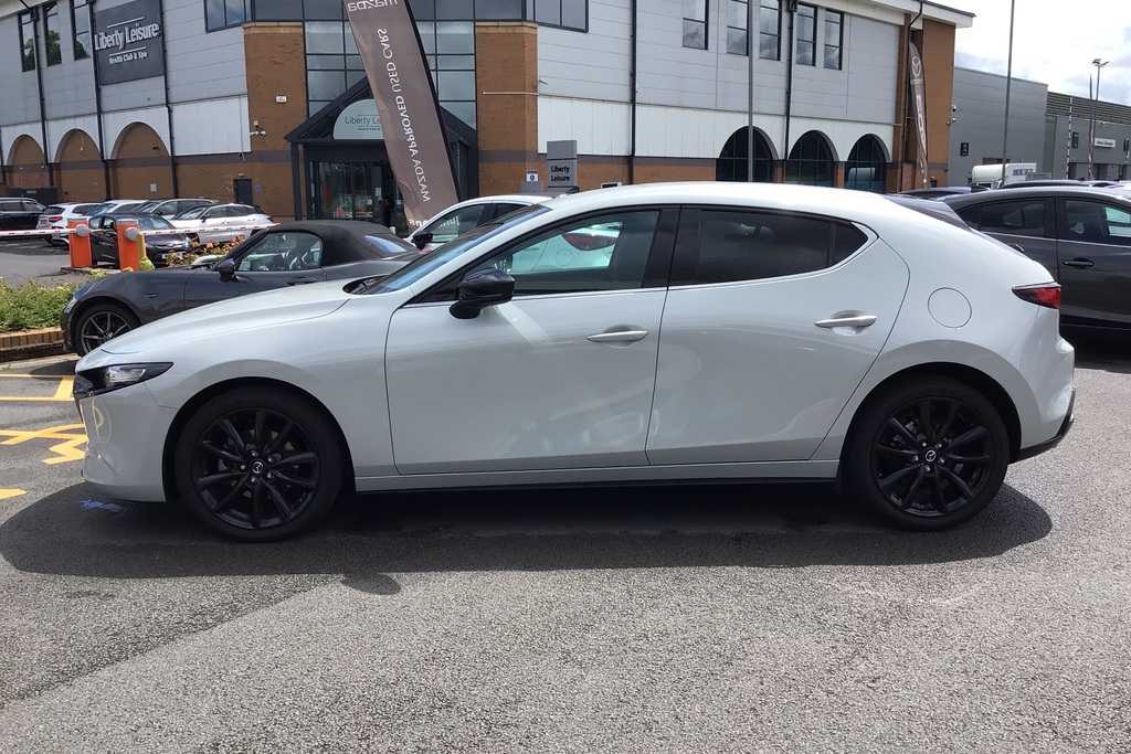 Mazda 3 2.5 E-skyactiv G Mhev 140 Homura Red #29