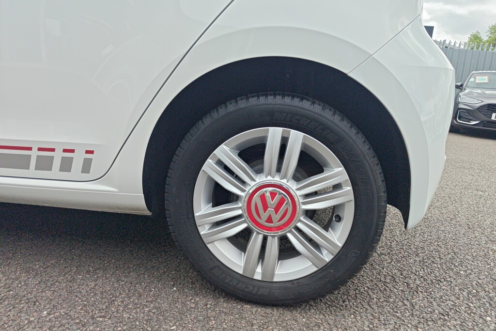 Volkswagen Up 1.0 Look Up 2016 Yellow #16