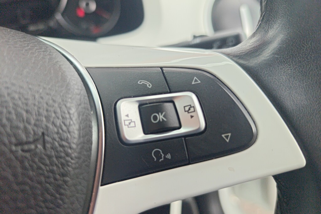 Volkswagen Up 1.0 Look Up 2016 Yellow #19