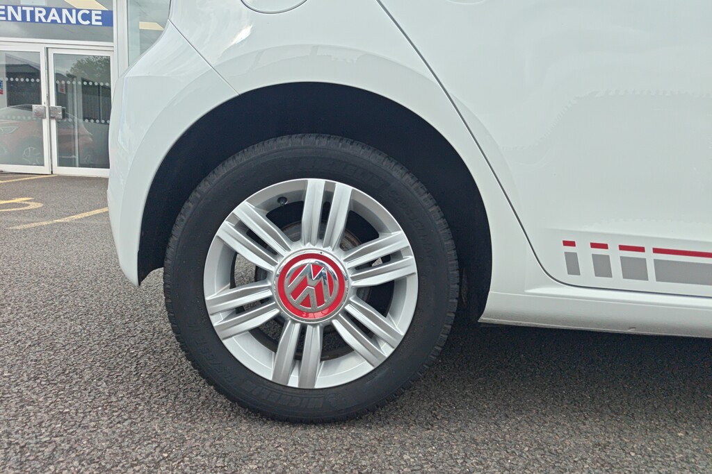 Volkswagen Up 1.0 Look Up 2016 Yellow #17