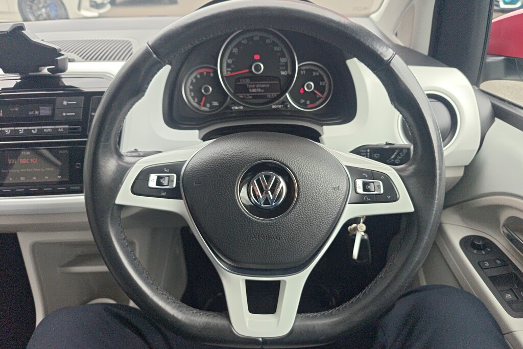 Volkswagen Up 1.0 Look Up 2016 Yellow #40