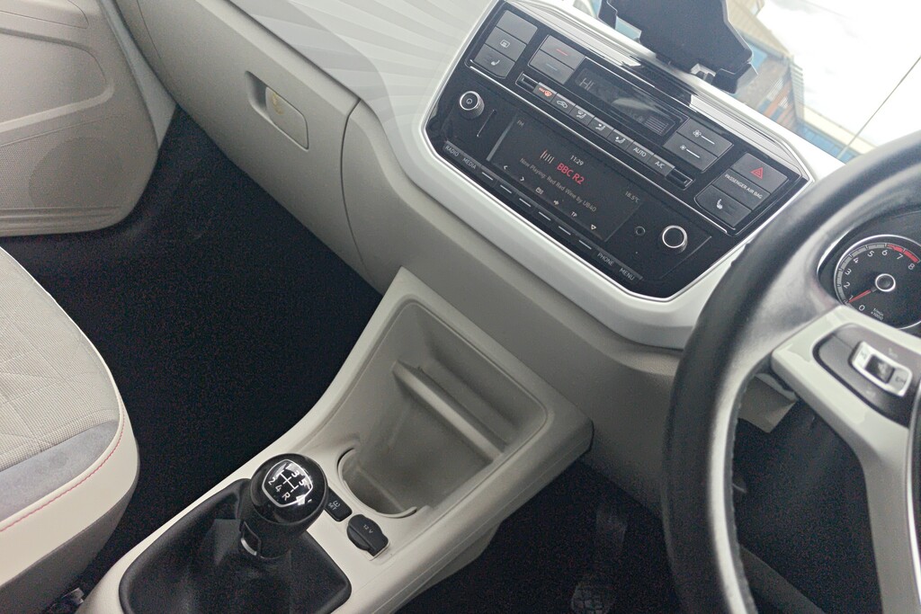 Volkswagen Up 1.0 Look Up 2016 Yellow #14