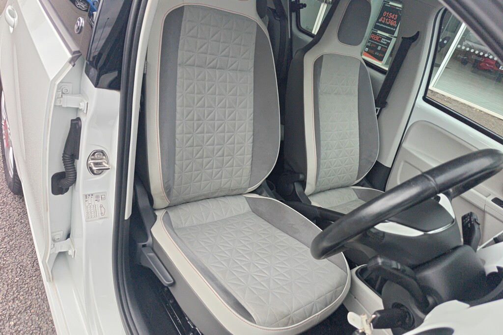 Volkswagen Up 1.0 Look Up 2016 Yellow #37