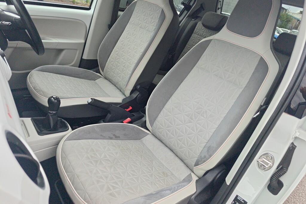 Volkswagen Up 1.0 Look Up 2016 Yellow #32