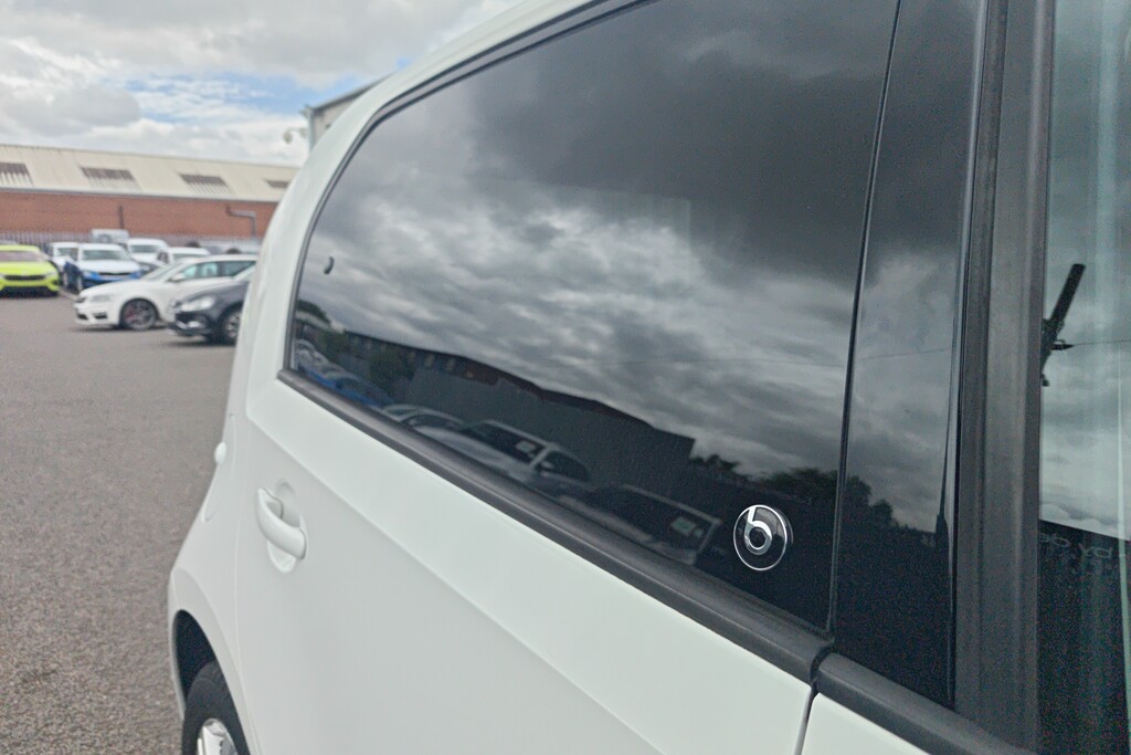 Volkswagen Up 1.0 Look Up 2016 Yellow #25