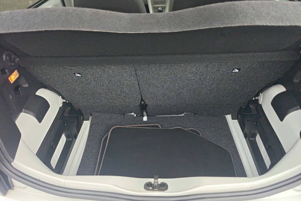 Volkswagen Up 1.0 Look Up 2016 Yellow #34