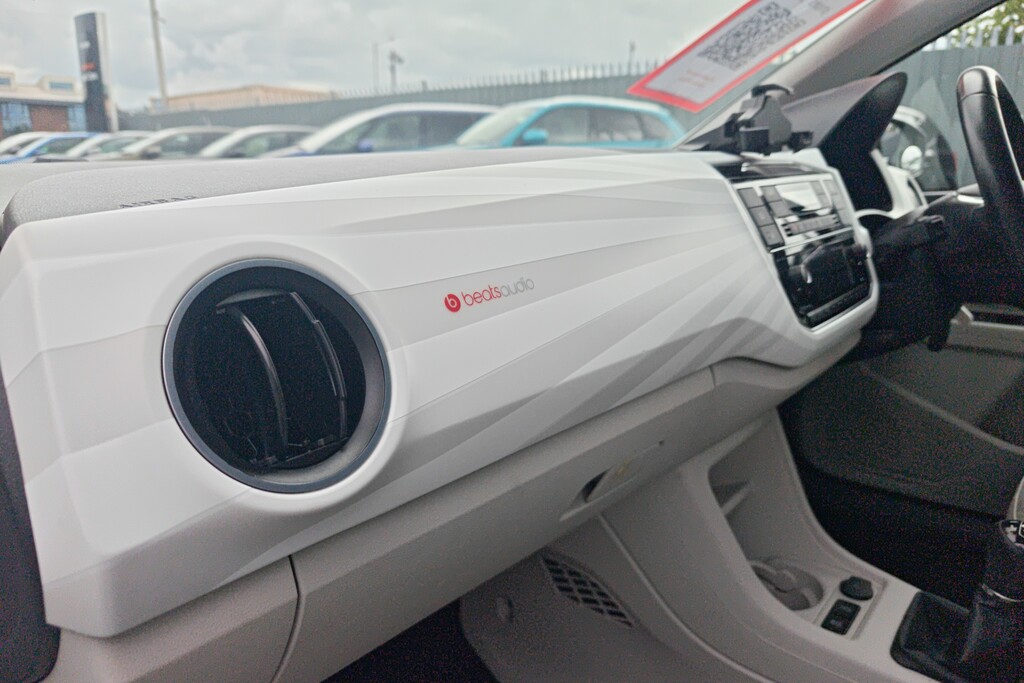 Volkswagen Up 1.0 Look Up 2016 Yellow #33