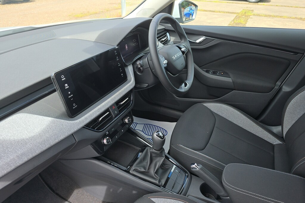 Skoda Kamiq 1.0 Tsi 95 Se Edition White #2