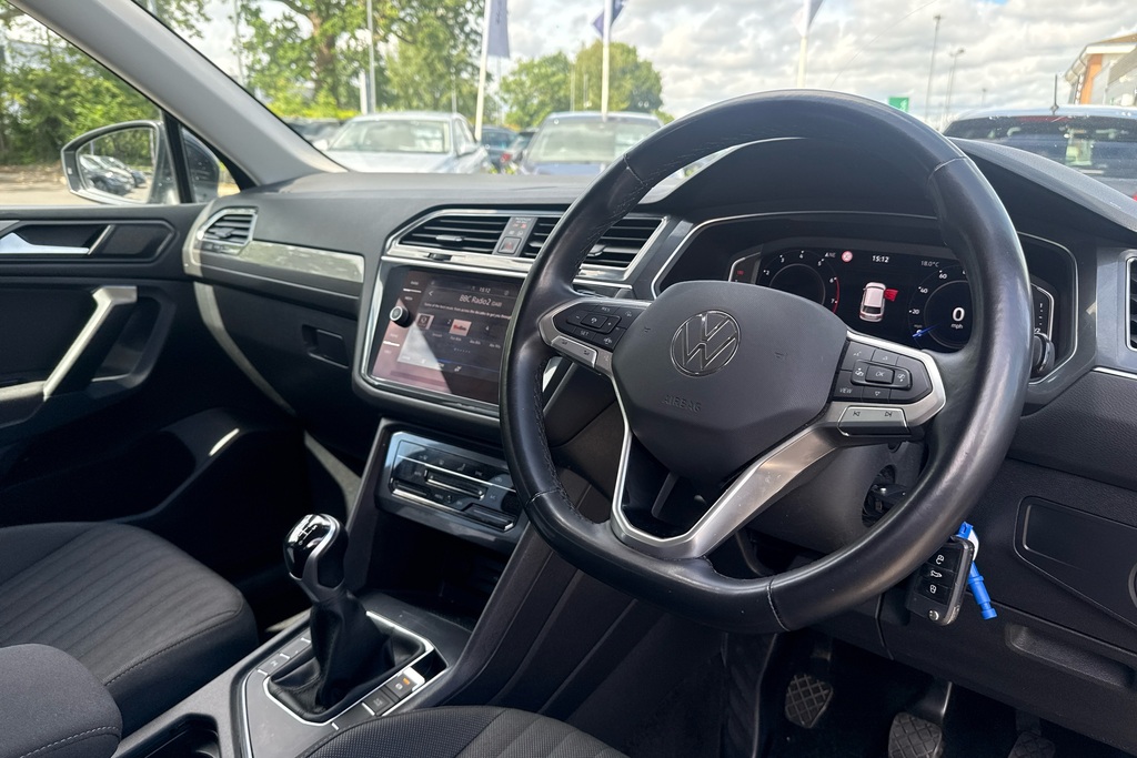 Volkswagen Tiguan Allspace 1.5 Tsi Life Black #6