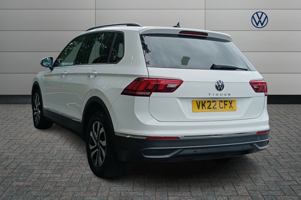Volkswagen Tiguan 1.5 Tsi 150 Active Dsg VK22CFX White #3