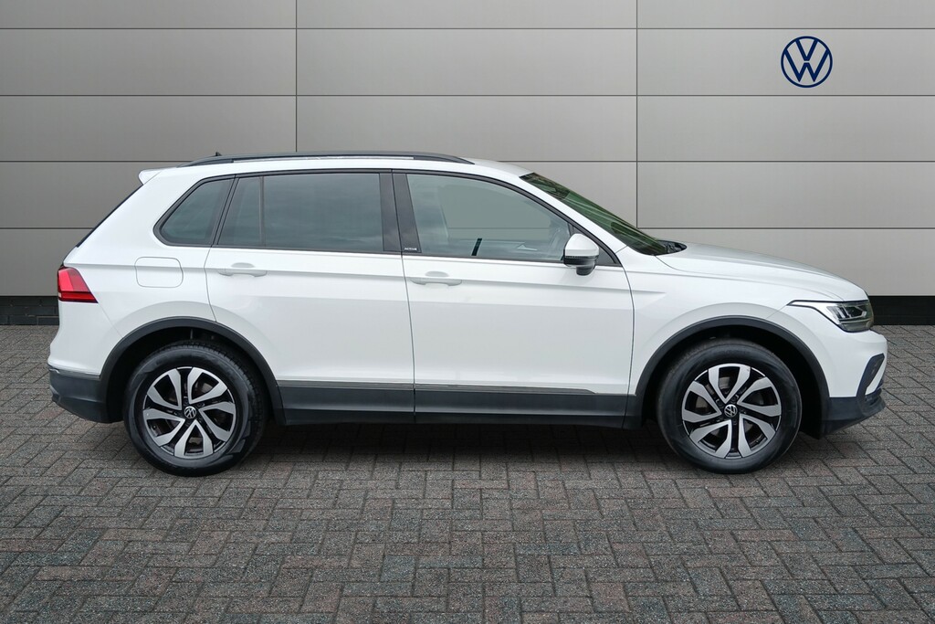 Volkswagen Tiguan 1.5 Tsi 150 Active Dsg VK22CFX White #4
